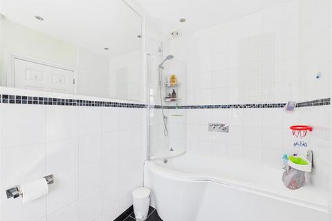 20 Pembury Close, Coulsdon, CR5 2QX