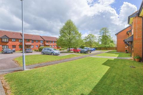 11 Broadlake Close, London Colney, St Albans, AL2 1NS