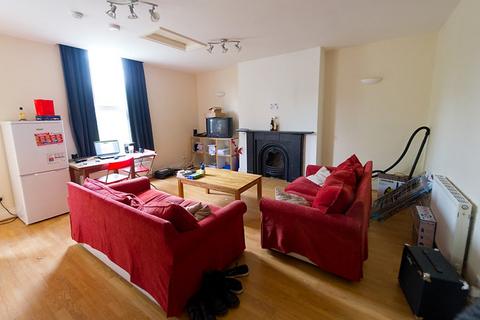 2 bedroom ground floor flat to rent, Hyde Park Road, Leeds LS6