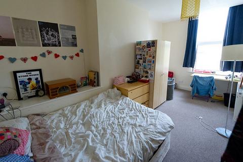 2 bedroom ground floor flat to rent, Hyde Park Road, Leeds LS6