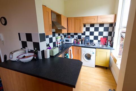 2 bedroom ground floor flat to rent, Hyde Park Road, Leeds LS6