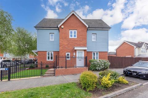 3 bedroom end of terrace house for sale, Grimsby Road, Cippenham