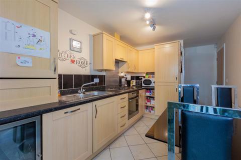 3 bedroom end of terrace house for sale, Grimsby Road, Cippenham