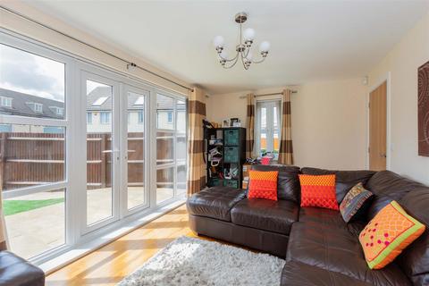3 bedroom end of terrace house for sale, Grimsby Road, Cippenham