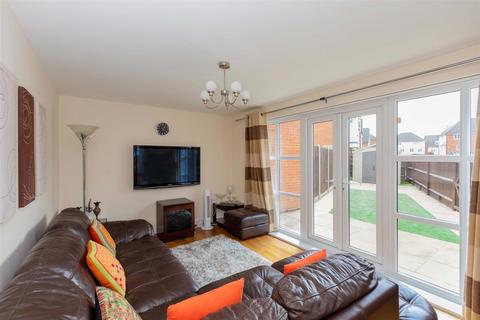 3 bedroom end of terrace house for sale, Grimsby Road, Cippenham