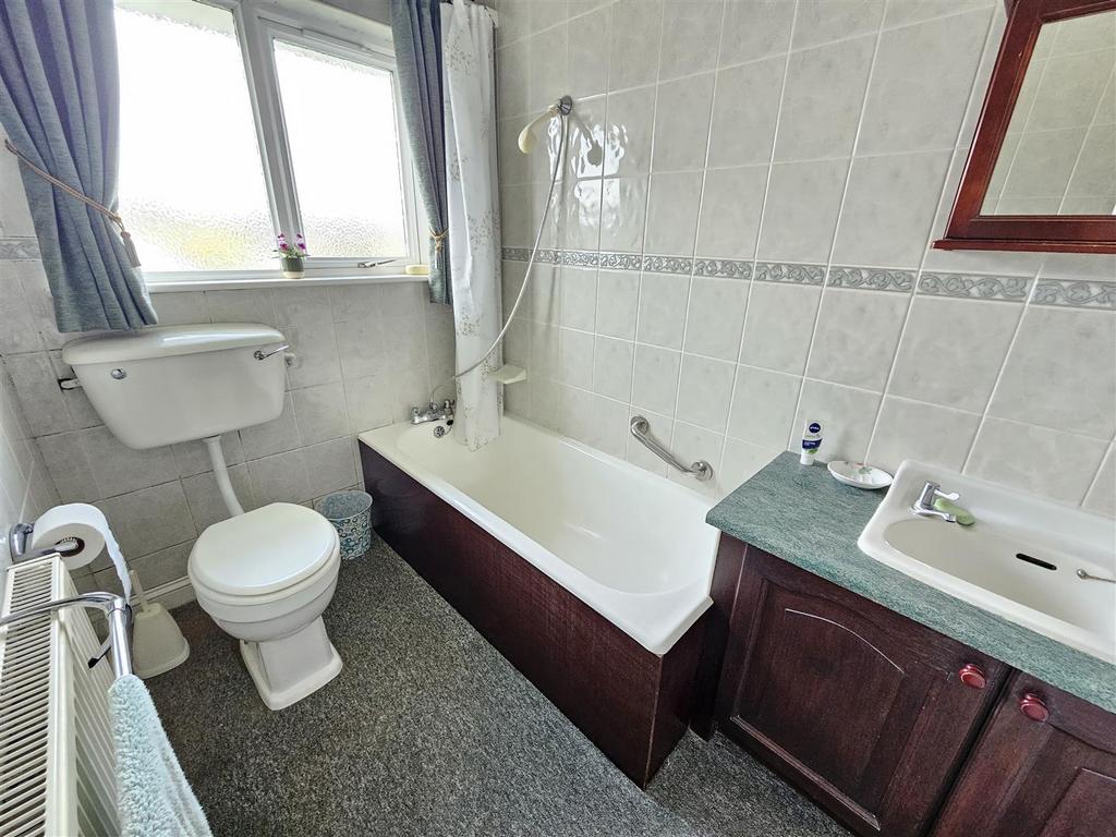 Bathroom.jpg