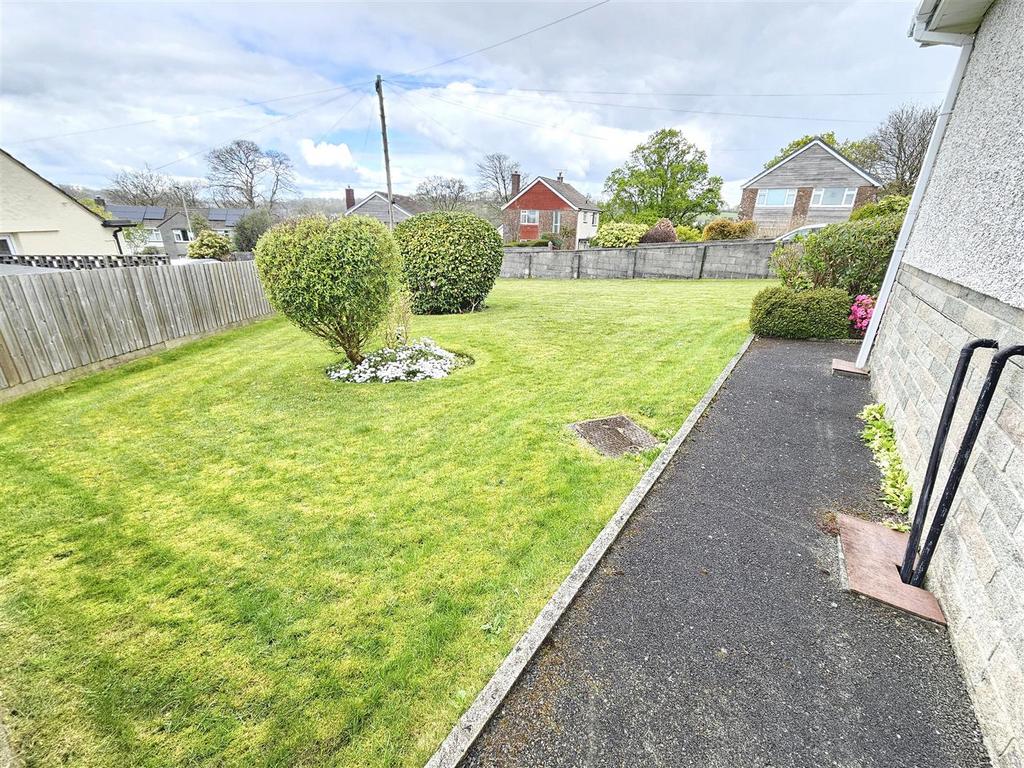 Garden to Side.jpg