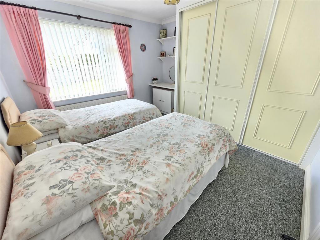 Bedroom 2 (2).jpg