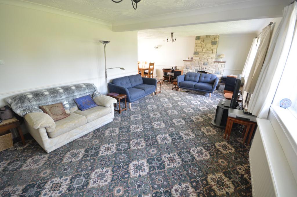 Lounge/dining room