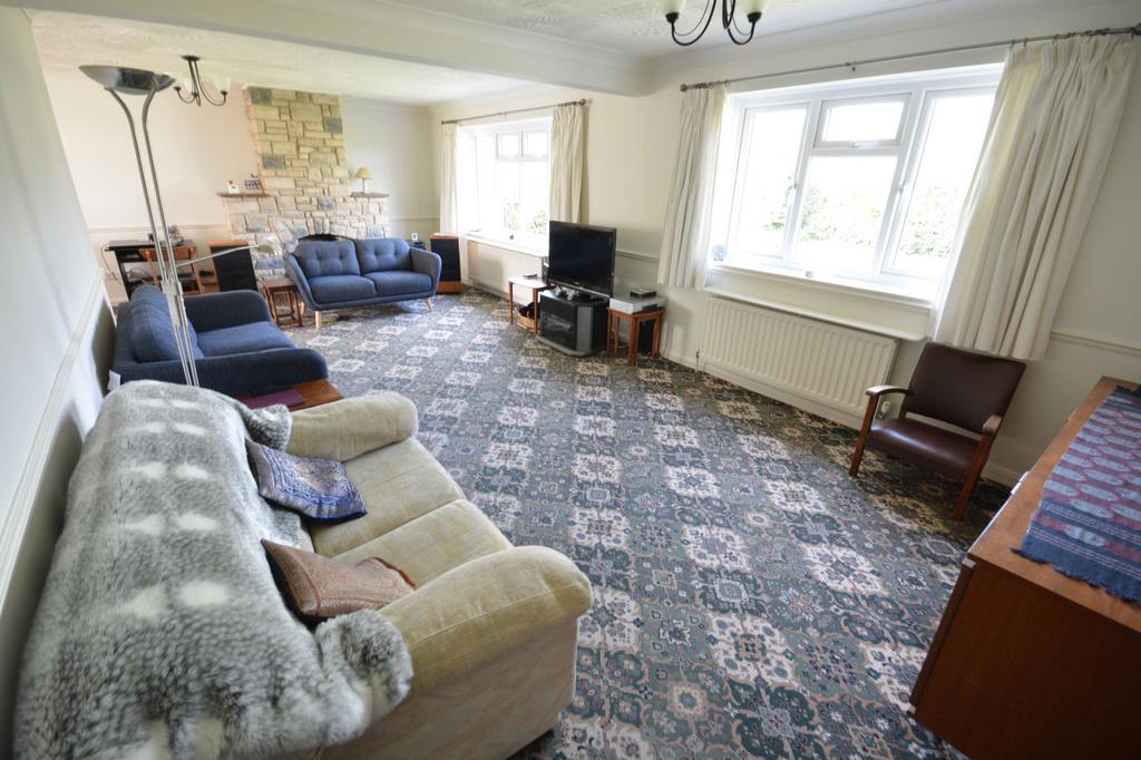 Lounge/dining room