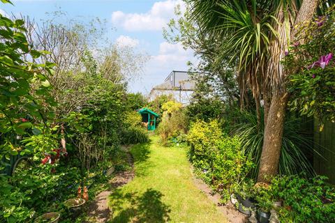 186 Chessington Road, Ewell, Epsom, KT19 9XA