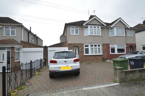 15 Nevis Close, Romford, RM1 4LS