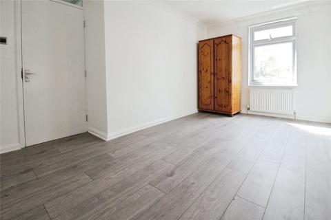 4 bedroom terraced house to rent, Clayburn Circle, Basildon, SS14