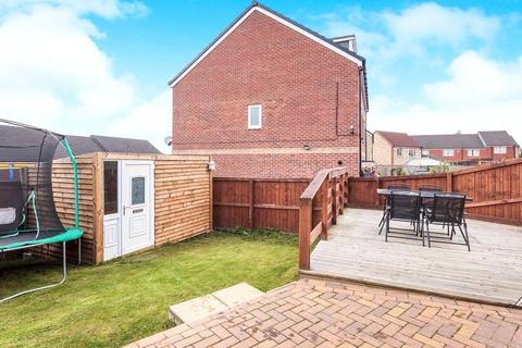 3 bedroom detached house for sale, Fallowfield Walk, Bradford, West Yorkshire, BD4