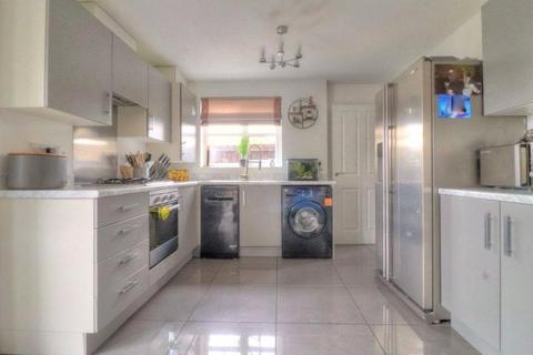 3 bedroom detached house for sale, Fallowfield Walk, Bradford, West Yorkshire, BD4