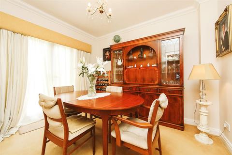 1 Avenham Close, Banks, Southport, PR9 8FG