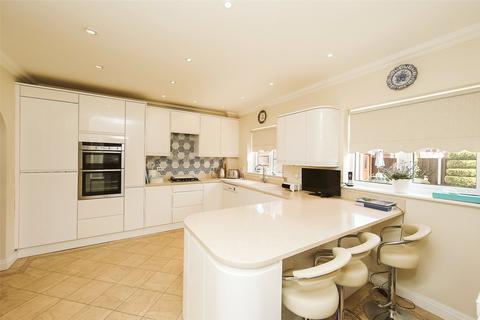 1 Avenham Close, Banks, Southport, PR9 8FG