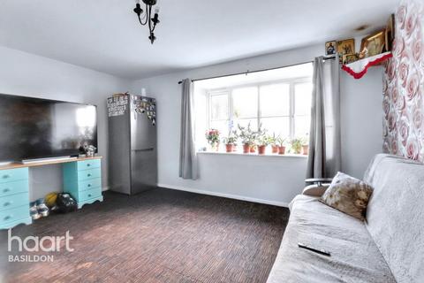 2 bedroom maisonette for sale, Kent View Road, Basildon