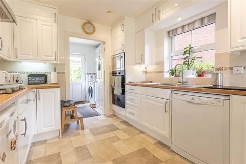 5 bedroom detached house for sale, Oakland Place, Buckhurst Hill