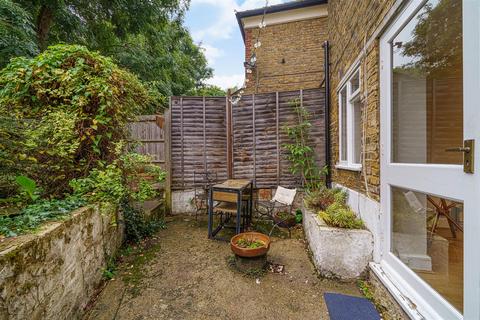 Studio to rent, Palace Road, Tulse Hill, SW2