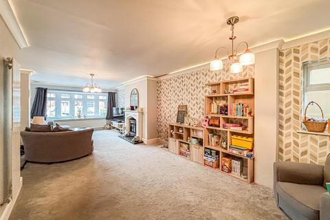 Oakwood, 2a Ambleside Gardens, Hullbridge, Hockley, SS5 6ES