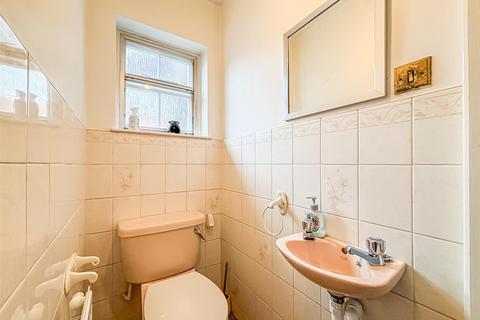 Oakwood, 2a Ambleside Gardens, Hullbridge, Hockley, SS5 6ES