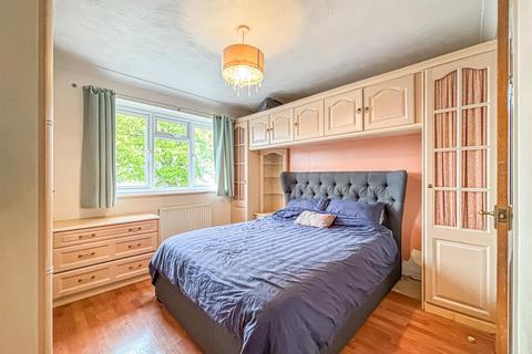 Oakwood, 2a Ambleside Gardens, Hullbridge, Hockley, SS5 6ES