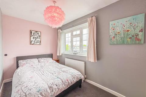 Oakwood, 2a Ambleside Gardens, Hullbridge, Hockley, SS5 6ES