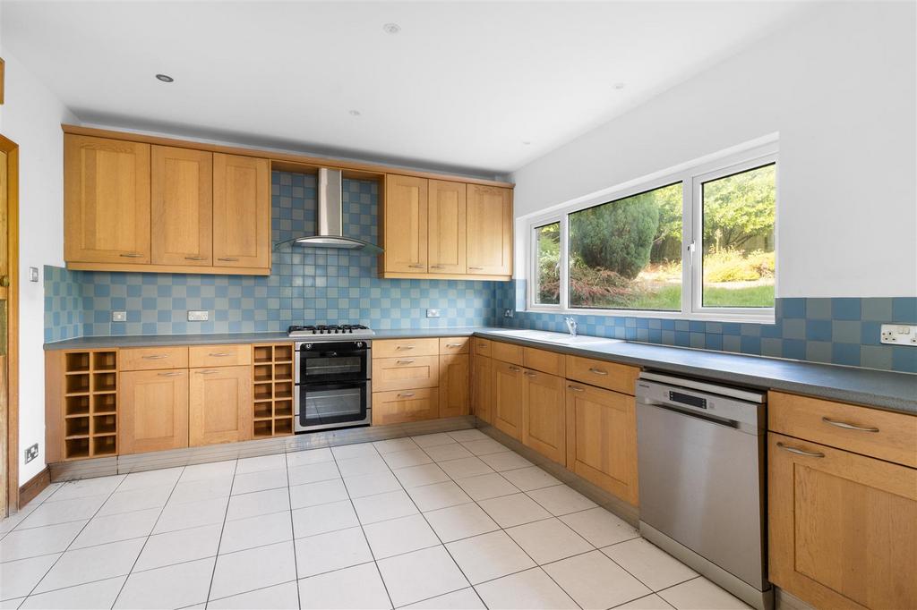 Kitchen3.jpg