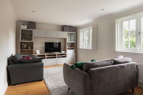 Cherry Tree House, 1b Chalet Close, Berkhamsted, HP4 3NR