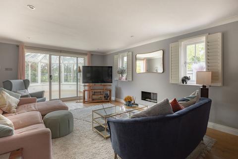 Cherry Tree House, 1b Chalet Close, Berkhamsted, HP4 3NR