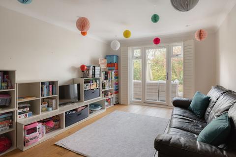 Cherry Tree House, 1b Chalet Close, Berkhamsted, HP4 3NR