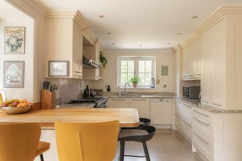 Cherry Tree House, 1b Chalet Close, Berkhamsted, HP4 3NR