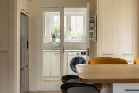 Cherry Tree House, 1b Chalet Close, Berkhamsted, HP4 3NR