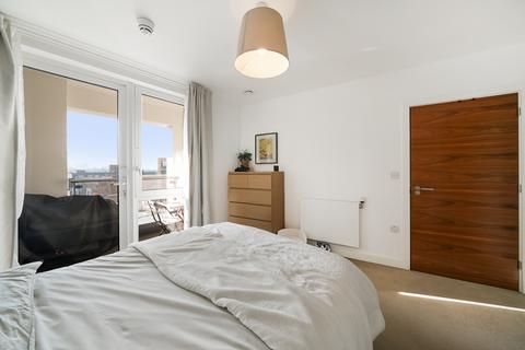 2 bedroom flat to rent, Lovibond Lane, London SE10