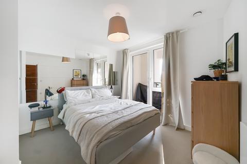 2 bedroom flat to rent, Lovibond Lane, London SE10