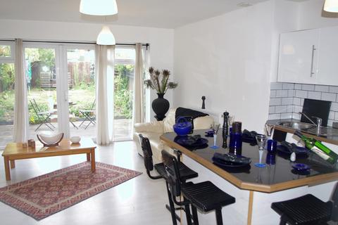 4 bedroom semi-detached house to rent, Spacious Four Bedroom  Semi-Detached  To Let  Wallcote Avenue  Brent Cross  NW2