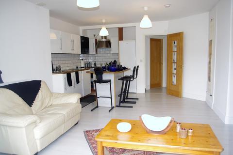 4 bedroom semi-detached house to rent, Spacious Four Bedroom  Semi-Detached  To Let  Wallcote Avenue  Brent Cross  NW2