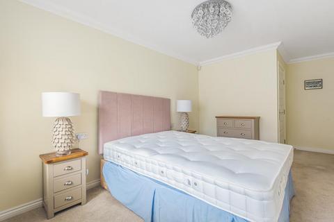 undefined, Thame, Oxfordshire, OX9