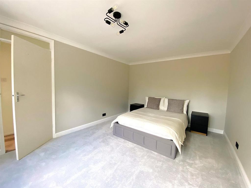 10 Brampton Ct - Bed3.jpg