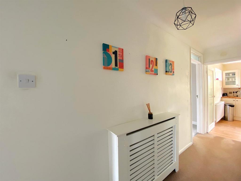 10 Brampton Ct - Hall.jpg