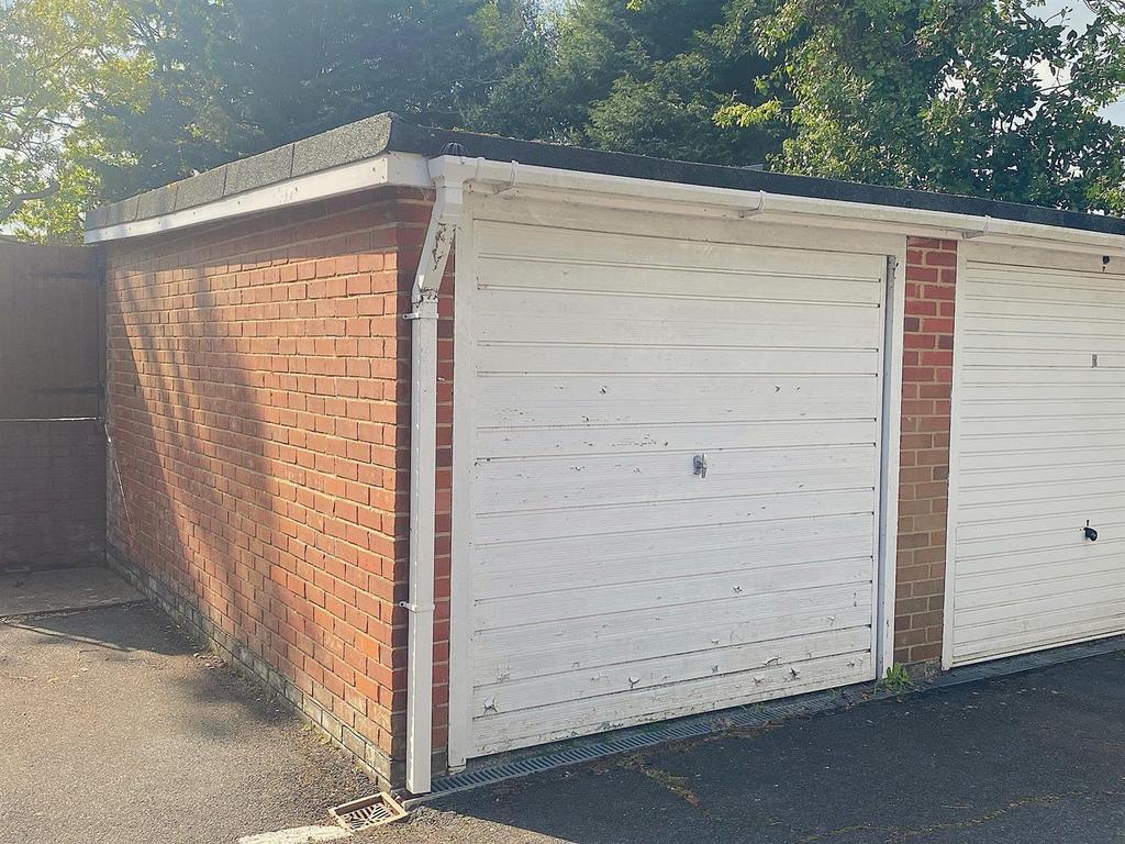 10 Brampton ct - Garage.jpg