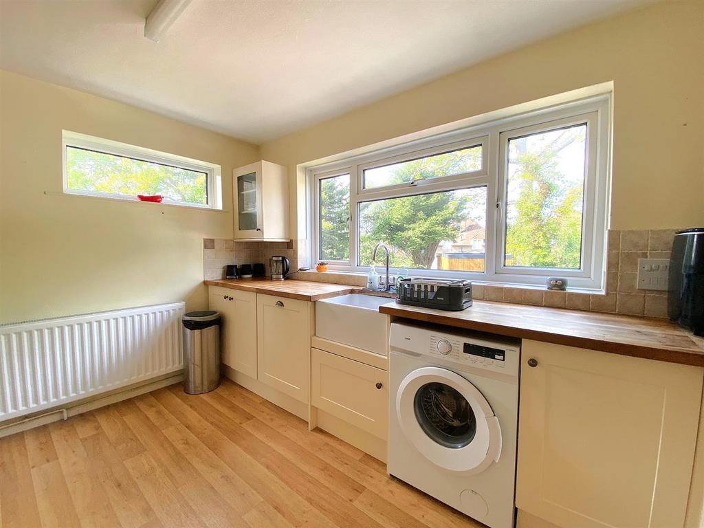 10 Brampton ct - Kitchen2.jpg