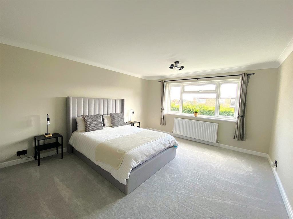 10 Brampton Ct - Bed1.jpg