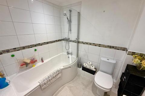 28 Avonside Way, Macclesfield, SK11 8BY