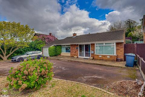2 bedroom detached bungalow to rent, Stroud Road, Tuffley, Gloucester, GL4 0