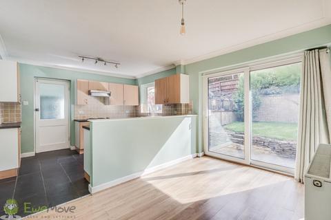 2 bedroom detached bungalow to rent, Stroud Road, Tuffley, Gloucester, GL4 0