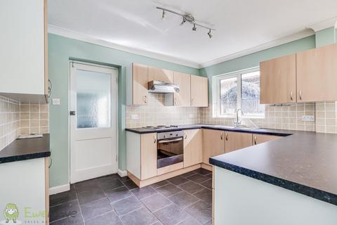 2 bedroom detached bungalow to rent, Stroud Road, Tuffley, Gloucester, GL4 0