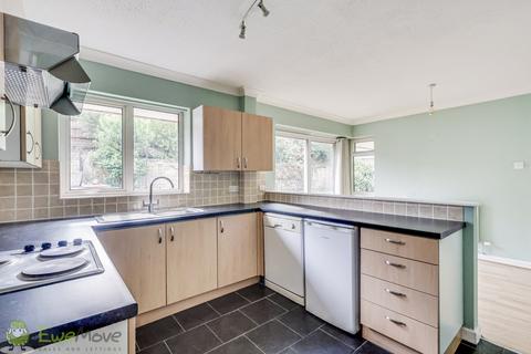 2 bedroom detached bungalow to rent, Stroud Road, Tuffley, Gloucester, GL4 0