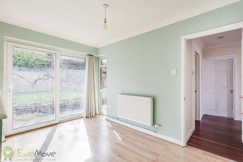 2 bedroom detached bungalow to rent, Stroud Road, Tuffley, Gloucester, GL4 0